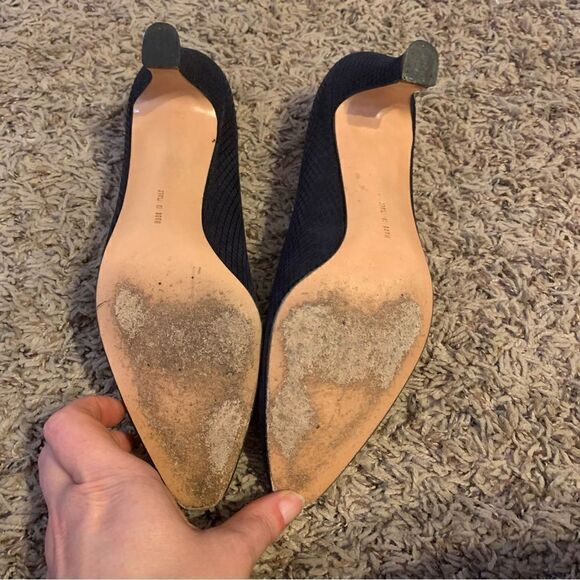 Black Pebbled Salvatore Ferragamo Pumps Size 8 AAA Narrow - Picture 6 of 10